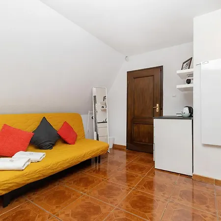 4 Floor Studio City Center By Renters
