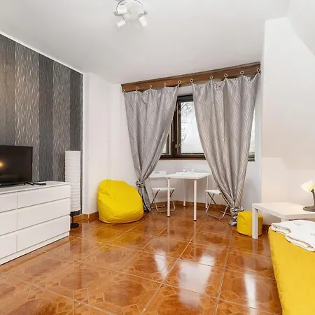 4 Floor Studio City Center By Renters Appartamento *