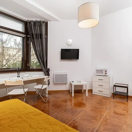 Appartamento 4 Floor Studio City Center By Renters *